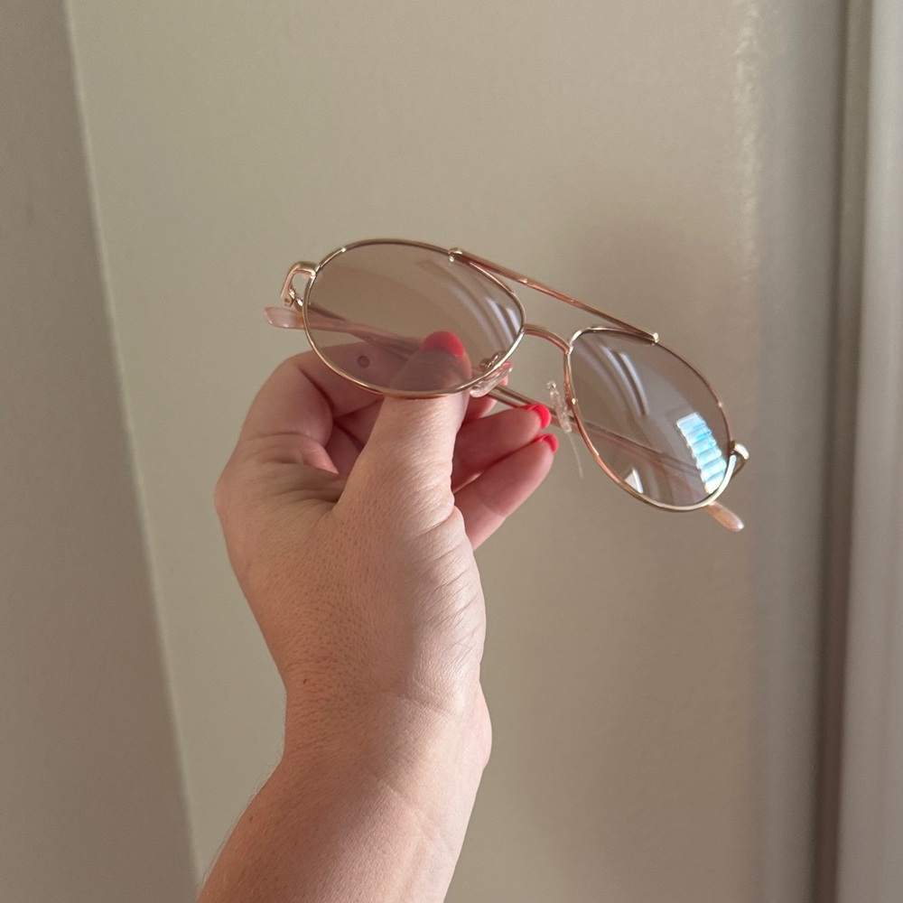 Chic Gold Aviator Sunglasses